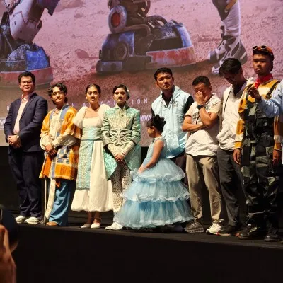 Movieverse: Review Film PELANGI DI MARS