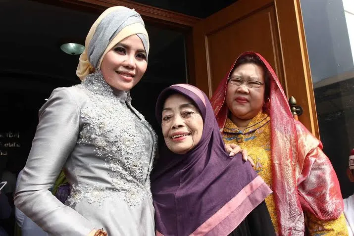 Mpok Nori sudah siap umroh.