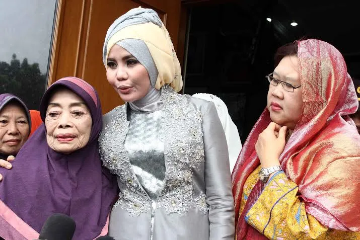 Mpok Nori berangkat umron.