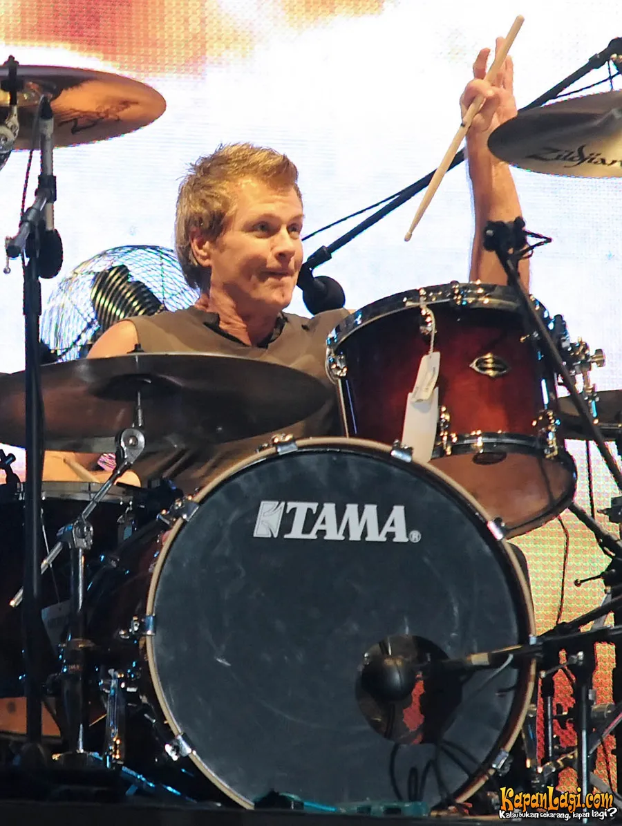 Pat Torpey harus berjuang melawan penyakit Parkinson.