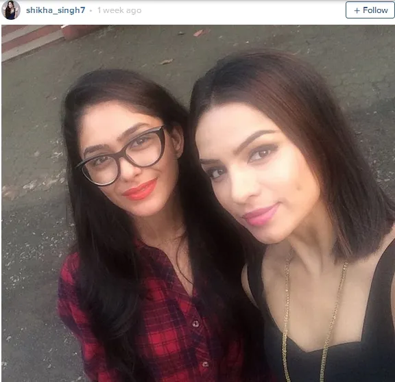Mrunal Thakur (kanan) beri kejutan di lokasi syuting Lonceng Cinta ©instagram/shikha_singh7