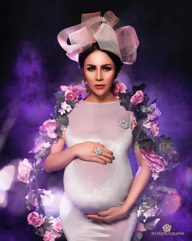 Momo Geisha jalani maternity shot © instagram.com/therealmomogeisha