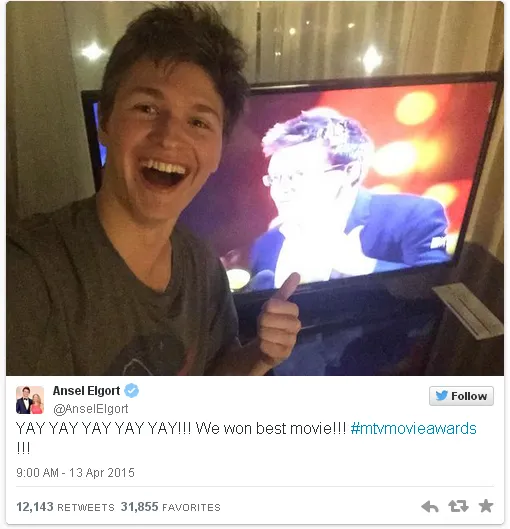 Tak bisa datang, Ansel Elgort cuma bisa kirim selfie/©twitter.com/anselelgort