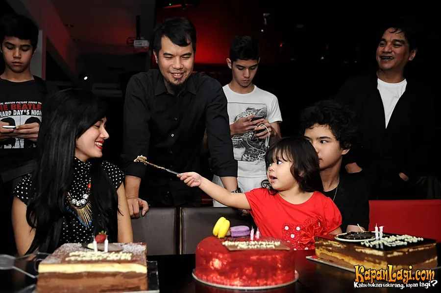 Mulan Jameela dan keluarga Ahmad Dhani