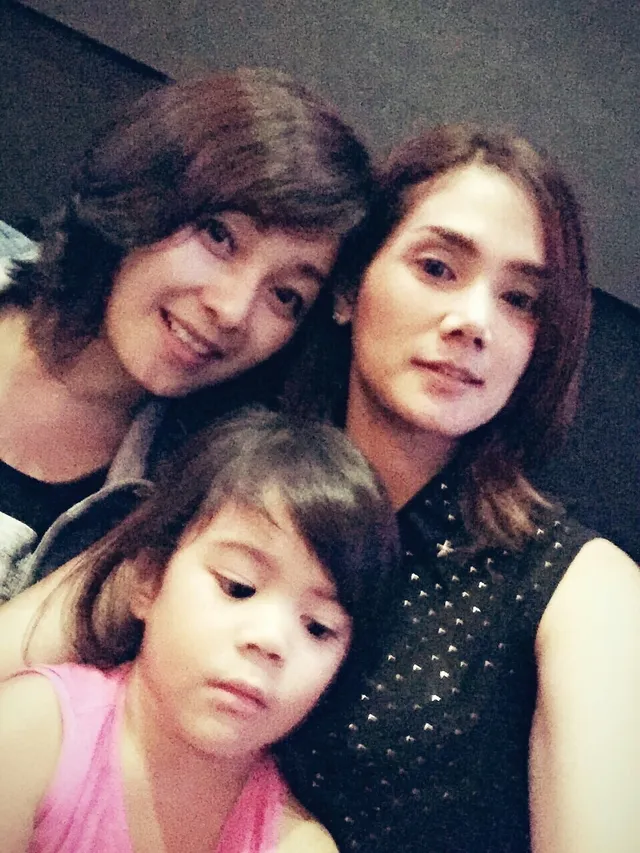 Foto selfie tanpa makeup Mulan dan Safeea. / Mulan Jameela Official Path
