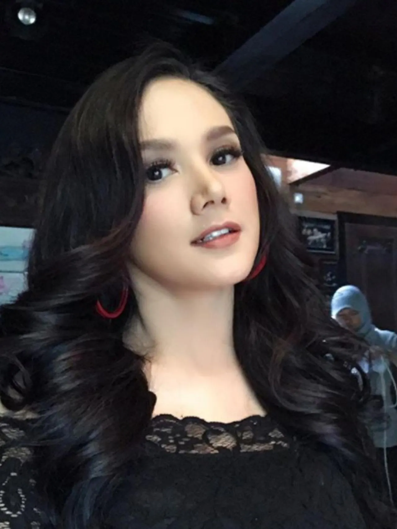 Mulan dan Dhani bisa mendarat dengan aman. (Credit: instagram.com/mulanjameela1)