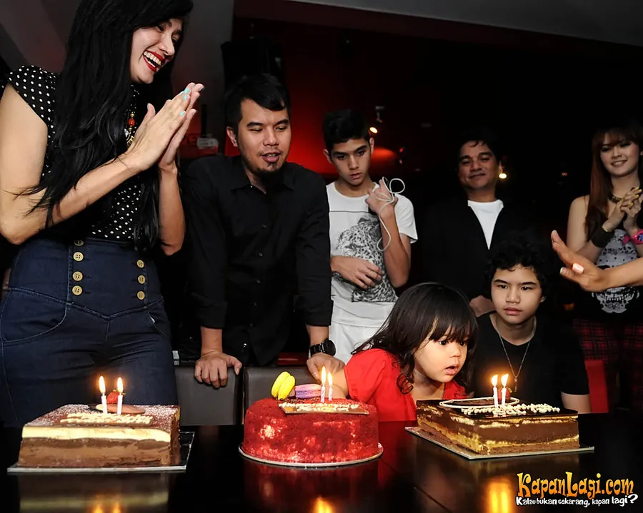 Mulan Jameela - Ahmad Dhani Sekeluarga @Foto: Bambang Eros