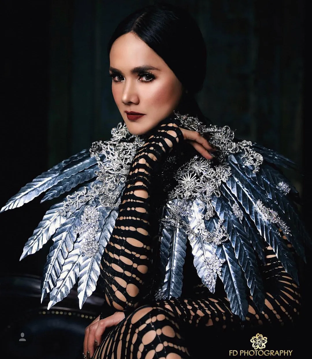 Mulan Jameela dikenal dengan penampilan dan busana yang unik. Credit: via instagram.com/mulanjameela1