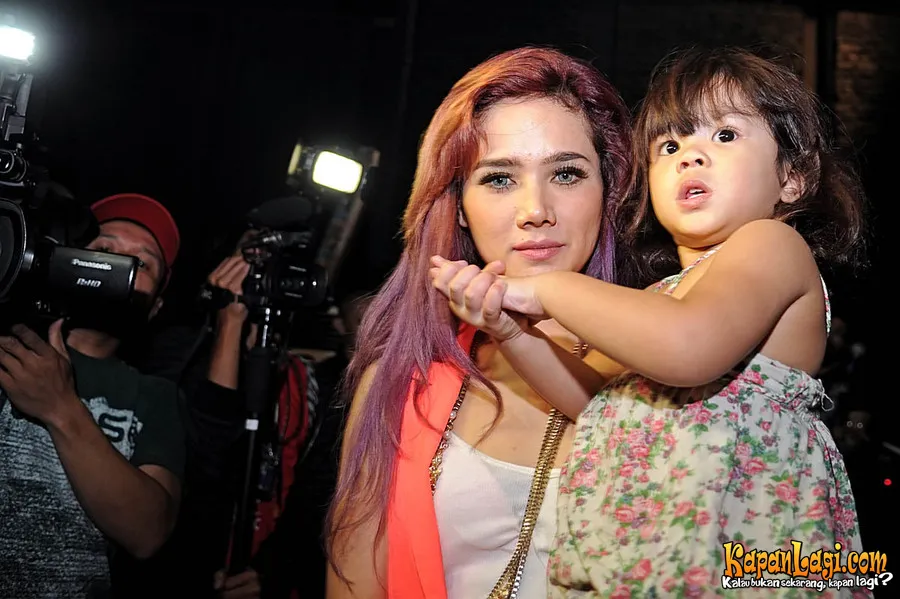 Launching album baru, Mulan Jameela enggan bicarakan Safeea.