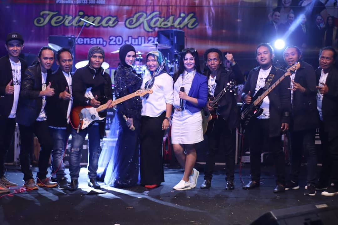 Mulan Jameela Tampil Anggun Saat Manggung Bareng New Monata