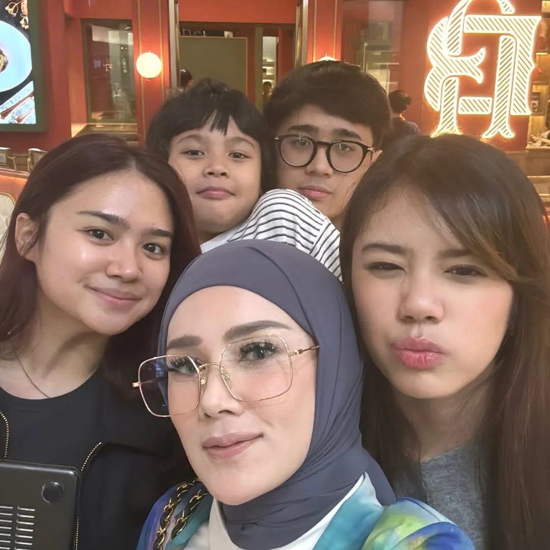 Potret Mulan Jameela Bareng Anaknya (Credit: Instagram/mulanjameela1)