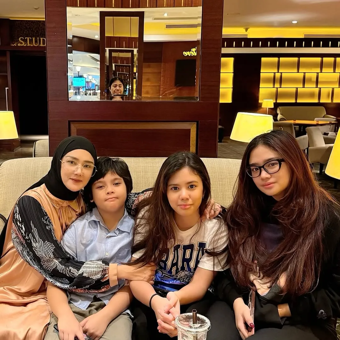 Potret Mulan Jameela Bareng Anaknya (Credit: Instagram/mulanjameela1)