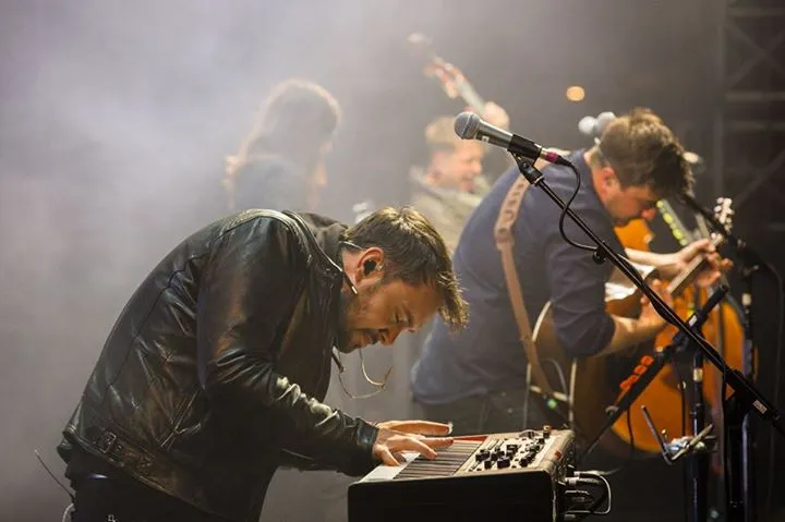 Bentuk baru Momford and Sons © Mumford and Sons Official Facebook