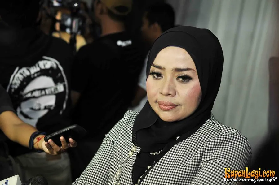Muzdalifah menolak berkomentar soal kedekatan Nassar dengan wanita Arab © KapanLagi.com®/Budy Santoso