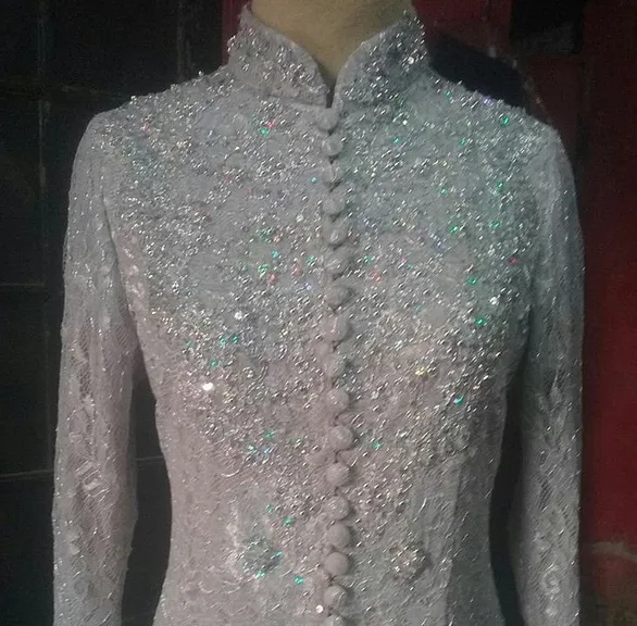 Baju pernikahan Musdalifah dibuat oleh House of Hasto, sementara baju pengantin pria dibuat desainer langganan Nassar ©instagram/yakuprumahpayet