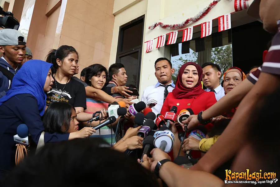 Muzdalifah tak ingin batasi hak anaknya bertemu dengan Nassar Sungkar/©KapanLagi.com®/Agus Apriyanto