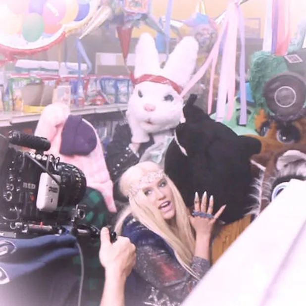 Kesha pada salah satu adegan video klipnya