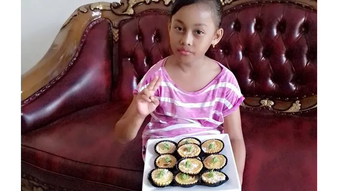 Muthia Rizky Ardana, siswi kelas 4 SD yang telah berpenghasilan 4-8 Juta per bulan dari bisnis kue © berbagai sumber