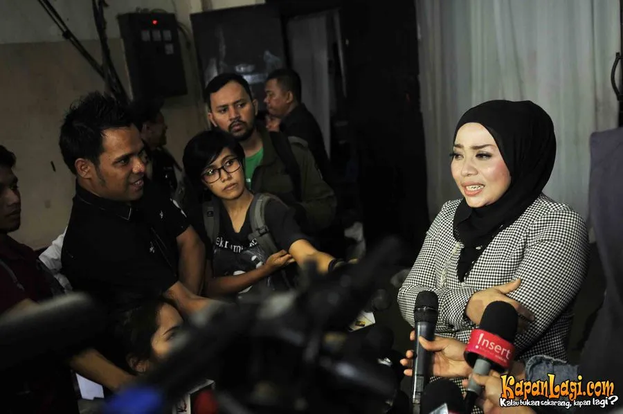 Muzdalifah turut berduka cita atas tragedi di Mekah © KapanLagi.com®/Budy Santoso