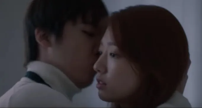 MV baru Lee Hong Ki dengan model Park Shin Hye akhirnya rilis. © soompi.com