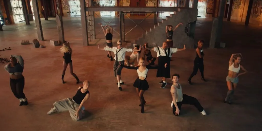 Ariana Grande - yes, and?