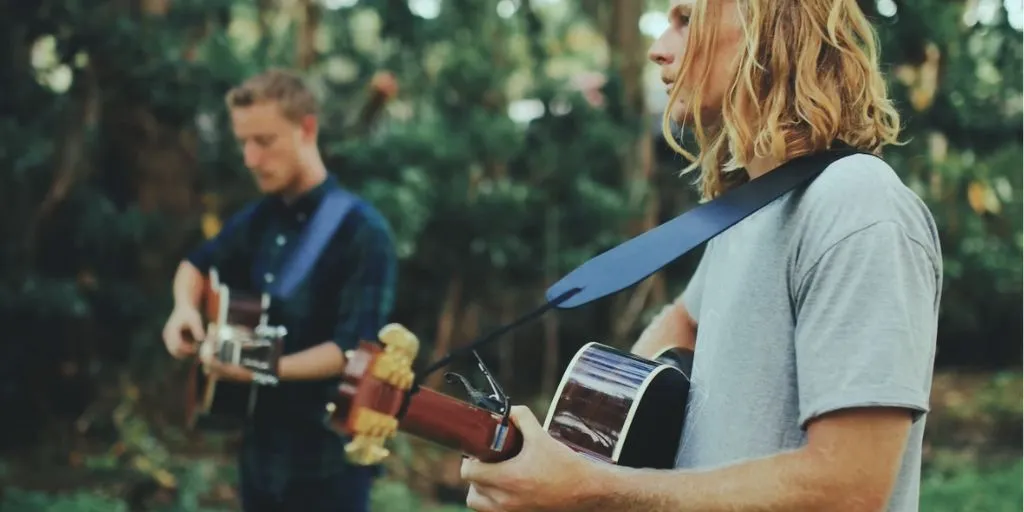 Hollow Coves - Coastline dan Terjemahan