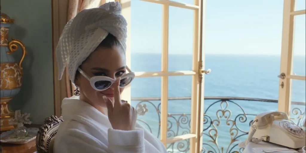 Selena Gomez - Love On
