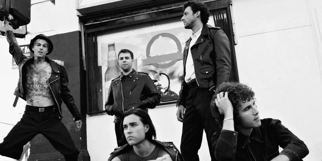 The Neighbourhood - Softcore dan Terjemahan