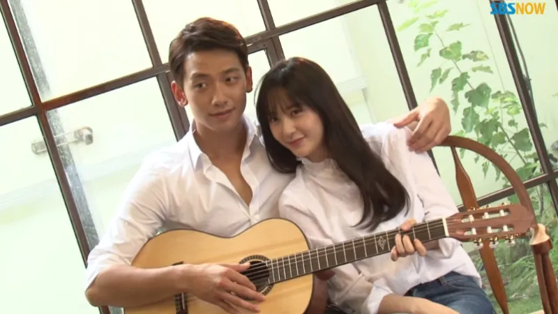 Rain dan Krystal saat melakukan sesi foto untuk 'My Lovely Girl' @soompi.com