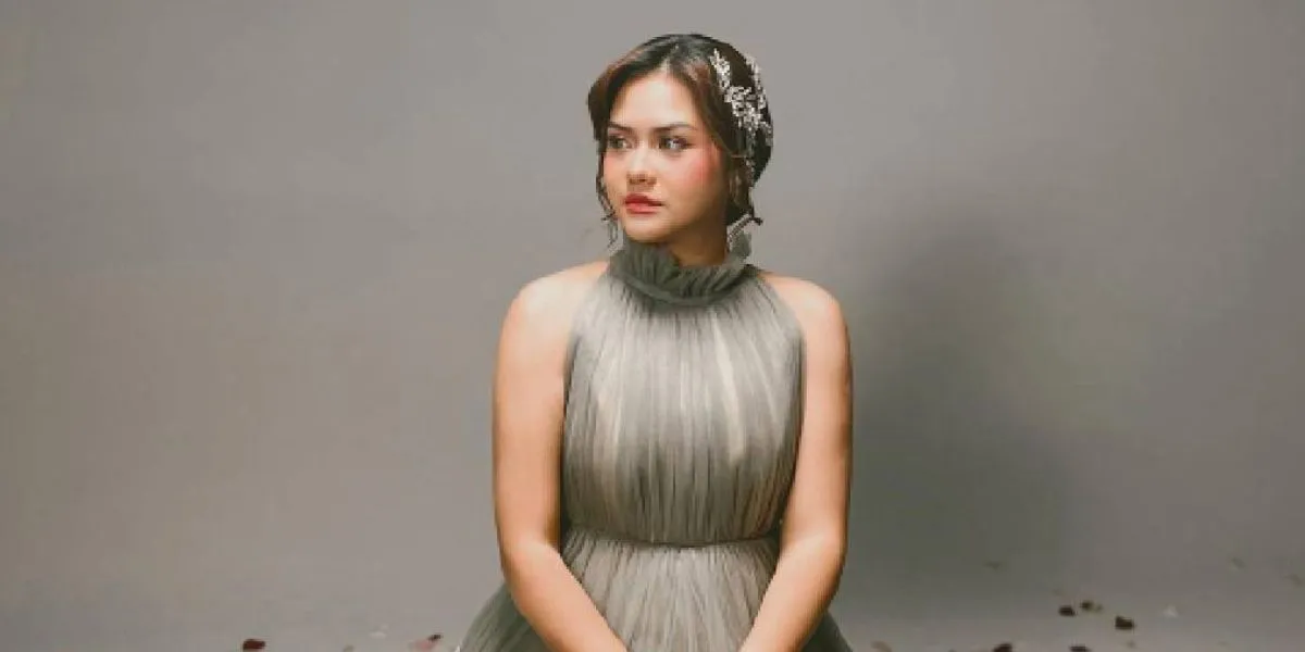 Mytha Lestari - BUKAN UNTUK DIMILIKKI