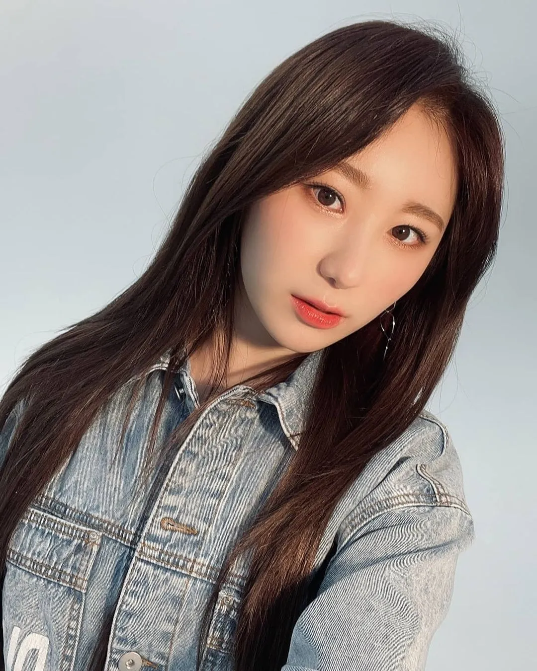 instagram.com/@official_izone
