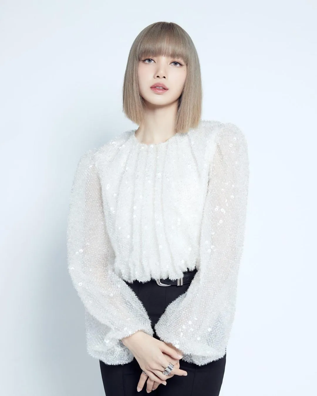 instagram.com/@lalalalisa_m