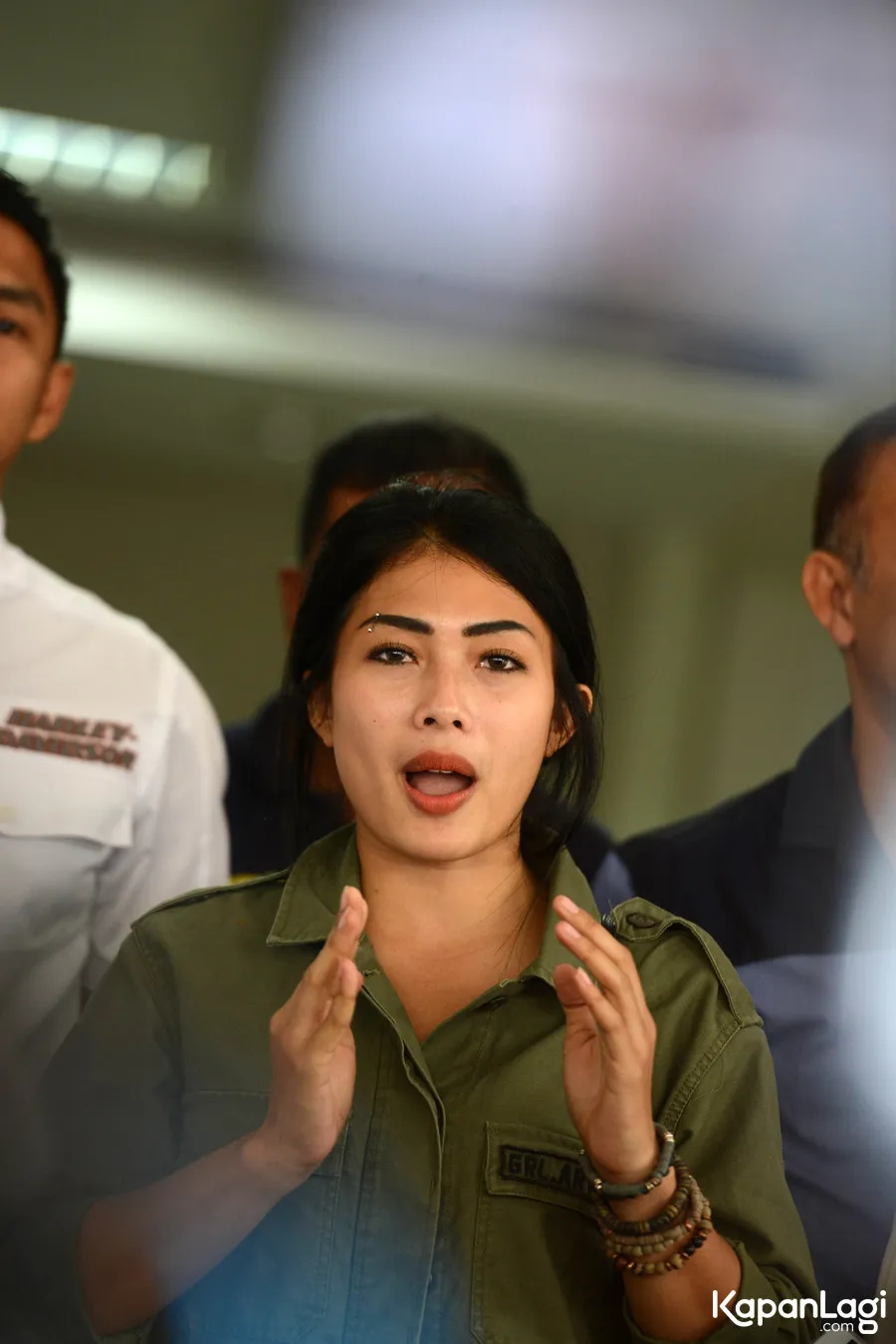 Soal senpi ilegal, Nabila tampak tak tahu © Muhammad Akrom Sukarya