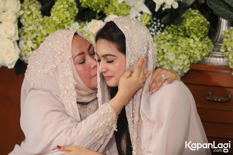 Jelang nikah perasaan Nabila Syakieb campur aduk antara sedih harus lepas dari orang tua, dan bahagia segera menghadapi langkah baru sebagai seorang istri. ©KapanLagi.com/Bayu Herdianto