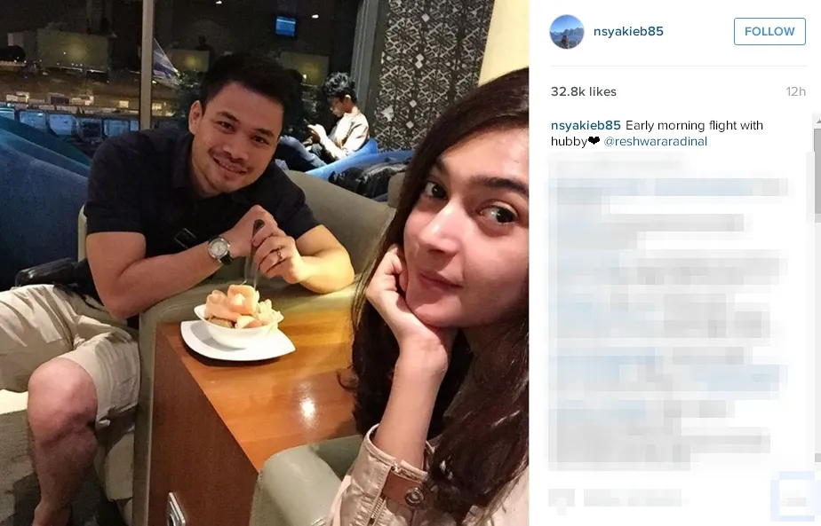 Selfie pertama Nabila dan Reshi sebagai sepasang suami-istri. / © instagram.com/nsyakieb85