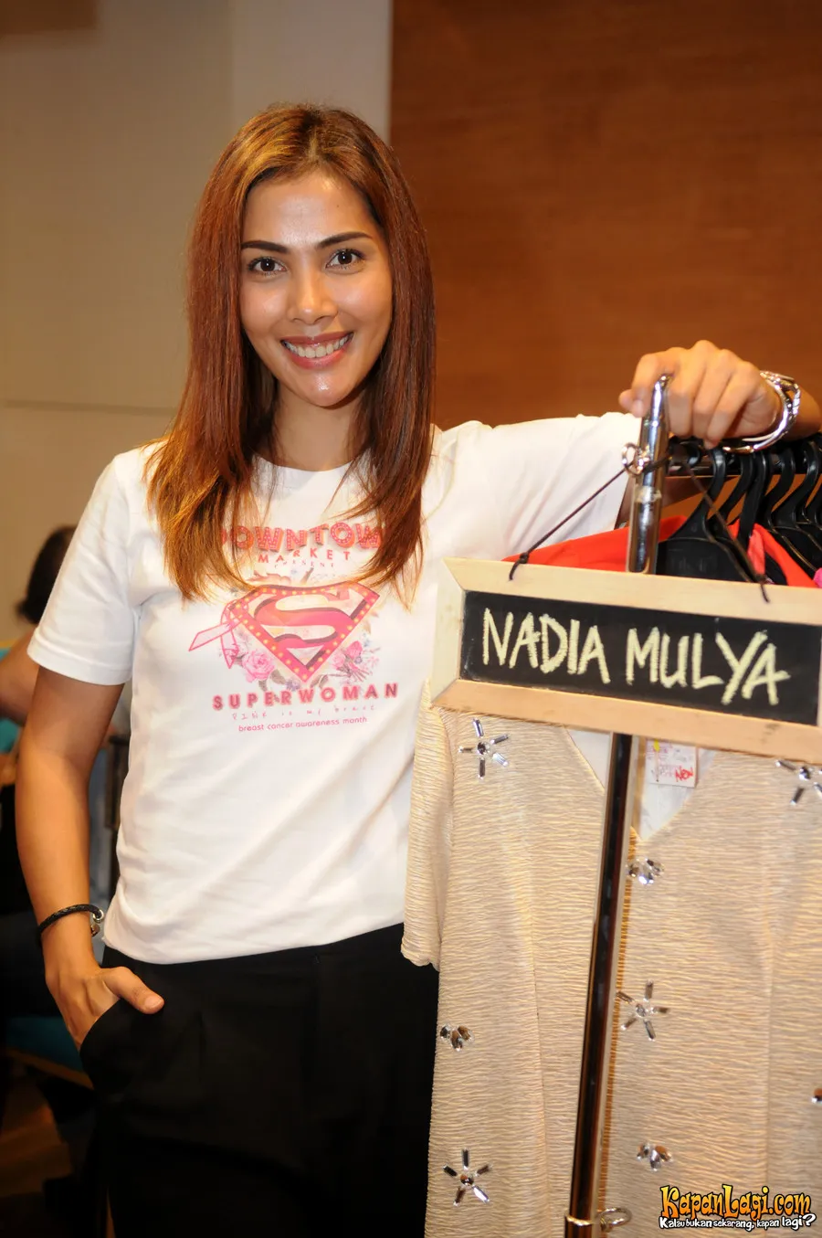 Nadya Mulya berusaha untuk selalu berhemat, termasuk untuk pemakaian listrik. ©KapanLagi.com/Bayu Herdianto