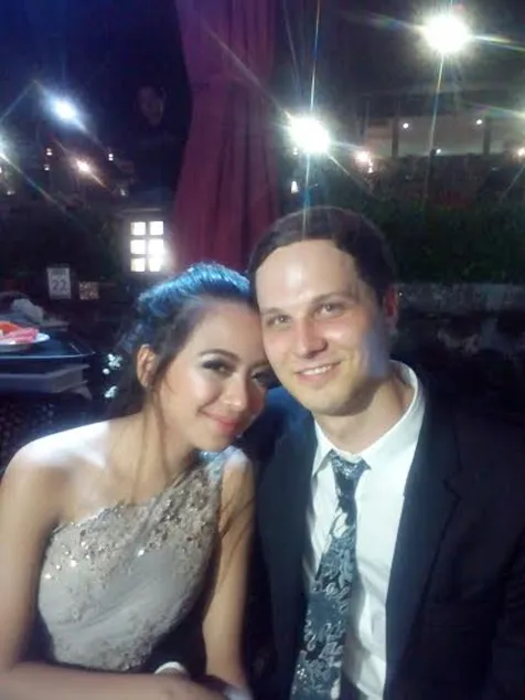Nadia Vega dan Jorik bahagia atas pertunangan mereka © KapanLagi.com