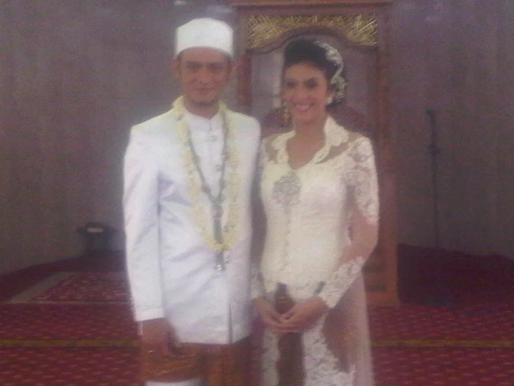 Nadila Ernesta dan Eno Netral resmi menikah. Foto: Kapanlagi.com