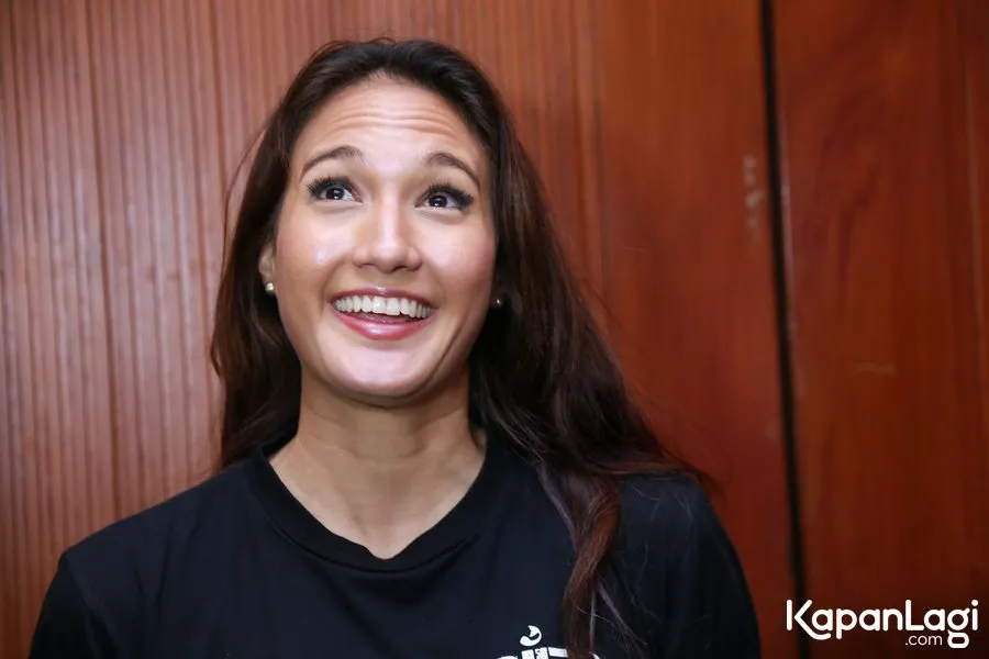 Nadine tak kuasa menahan air mata di kedua momen tersebut © KapanLagi.com®/ Agus Apriyanto