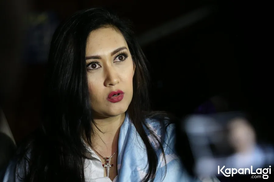 Nafa:"Proses yang saya lewati itu urusan saya dan Tuhan. Proses yang suami saya lewati juga itu urusan dia sama Tuhan."/©KapanLagi.com®/Agus Apriyanto