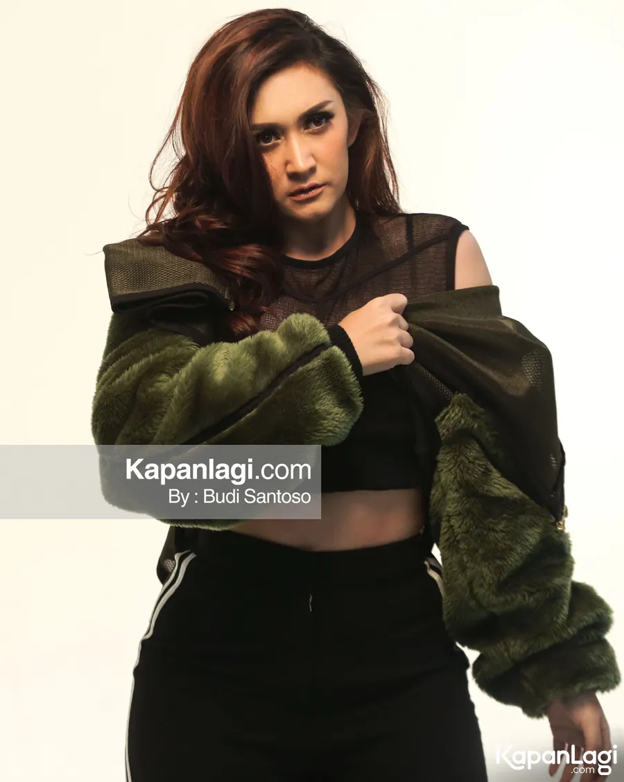 Nafa Urbach tak menutup kemungkinan untuk berduet dengan keponakan. cr: KapanLagi.com/Budy Santoso