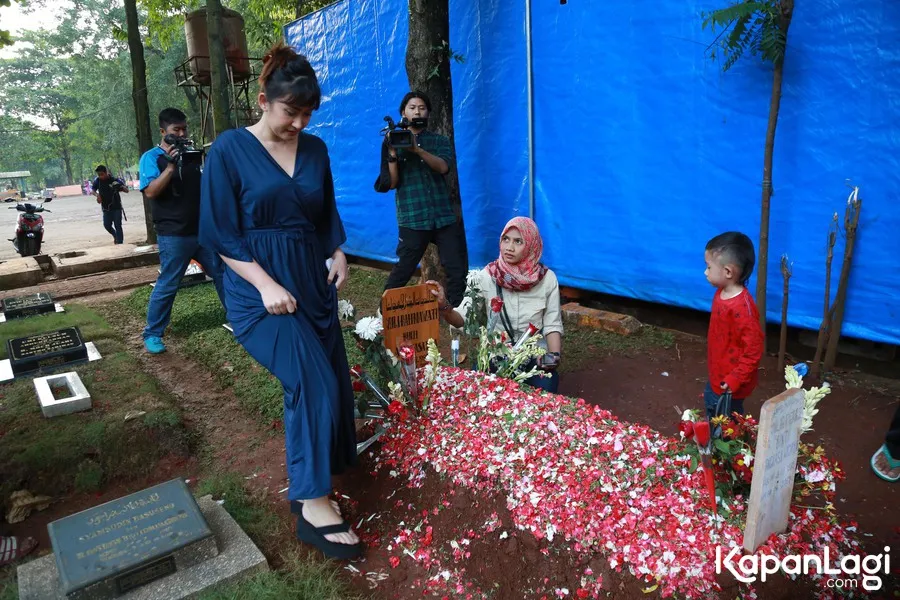 Makam Jupe tidak amblas! © KapanLagi.com®/Muhammad Akrom Sukarya
