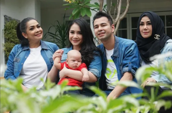 Gigi tak siapkan kado khusus di hari ibu. ©instagram/raffinagita1717