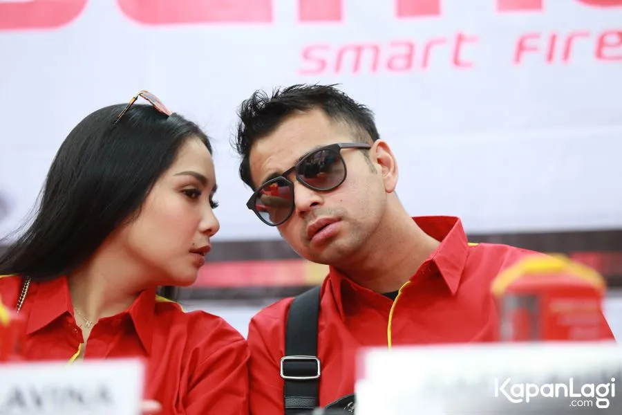 Gigi dan Raffi berjaga-jaga agar tak terjadi kebakaran © KapanLagi.com®/Agus Apriyanto