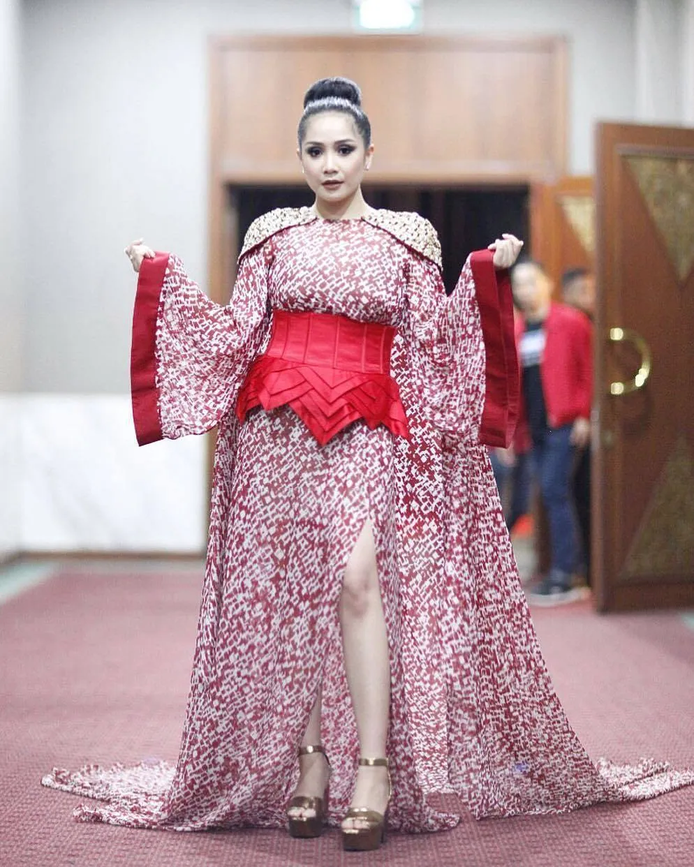 Pamerkan kaki jenjang, Gigi tampil so stunning! /©instagram.com/nagitaslavina0288