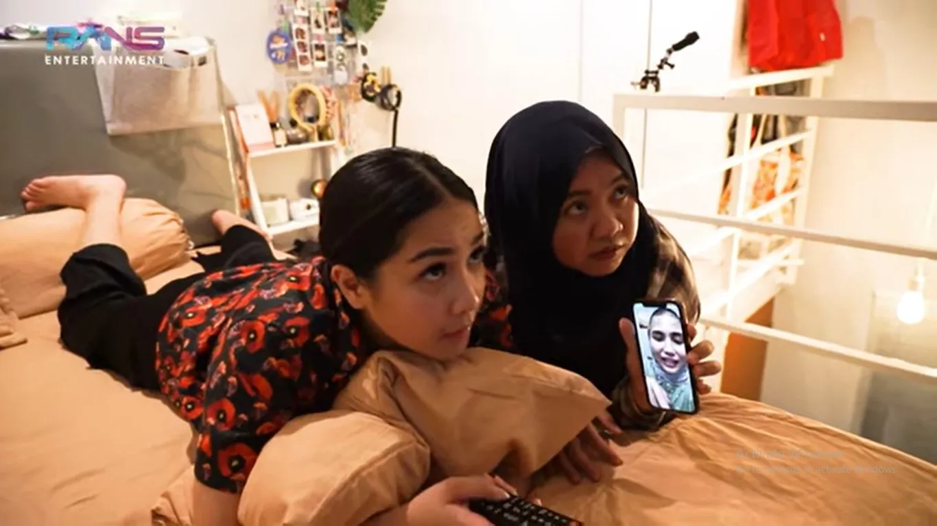 Nagita Slavina dan Lala di Kos (Credit: Youtube/Rans Entertainment)