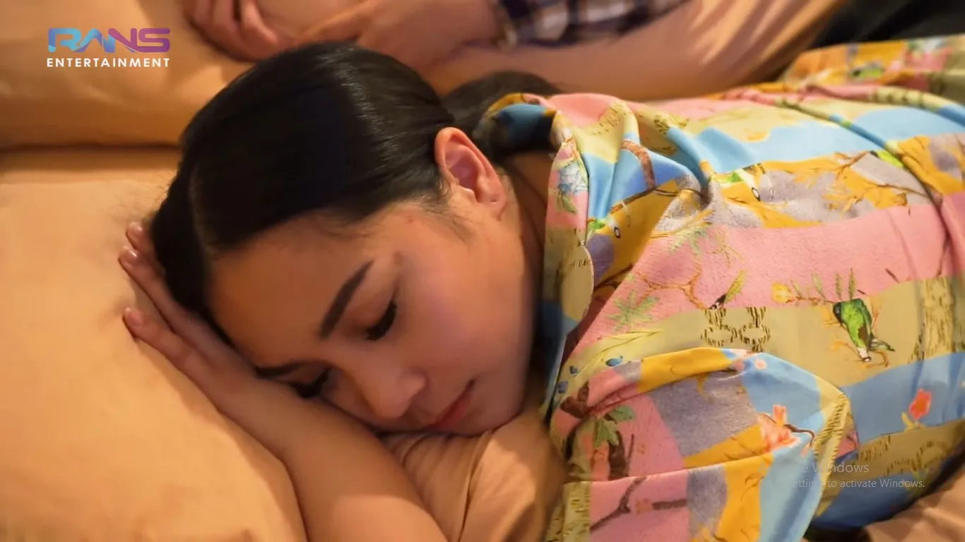 Nagita Slavina Tidur di Kos (Credit: Youtube/Rans Entertainment)