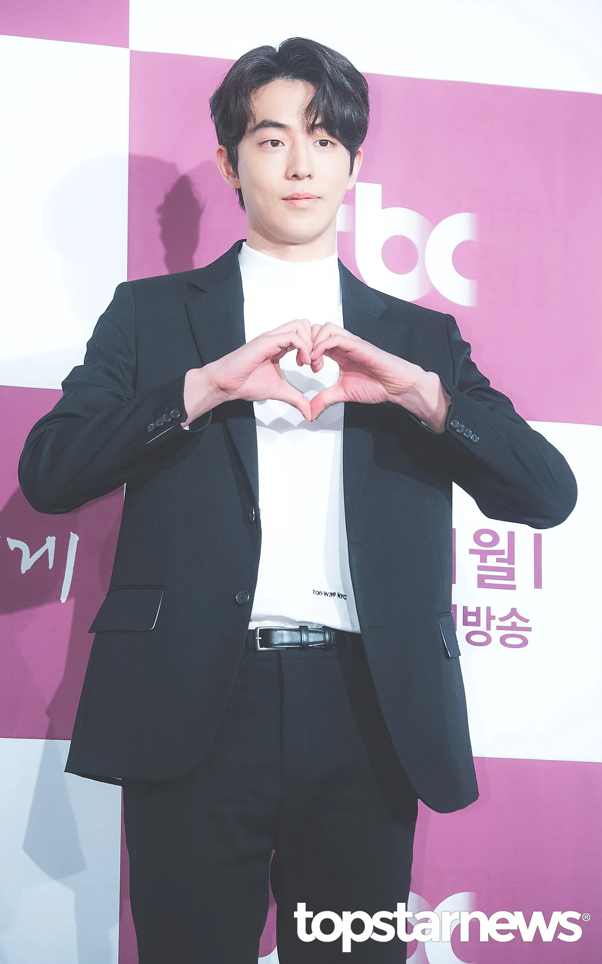 Bagi Han Ji Min, Nam Joo Hyuk lebih ke rekan daripada junior © topstarnews.net