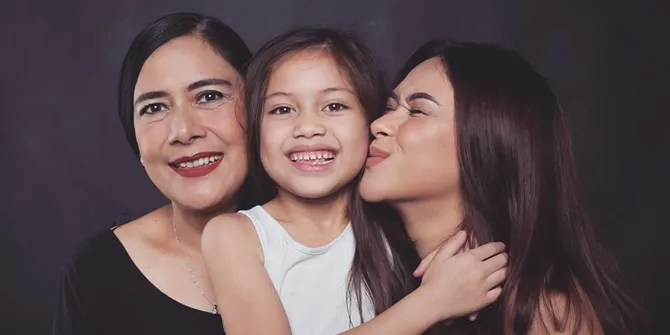 (credit: instagram.com/nanamirdad_)