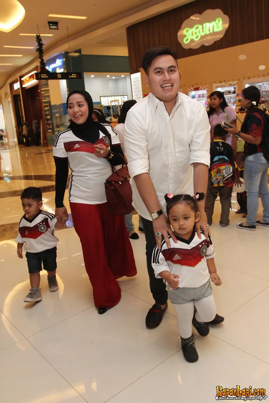 Musdalifah akhirnya resmi mendaftarkan gugatan cerai untuk Nassar di Pengadilan Agama Tangerang. ©KapanLagi.com®